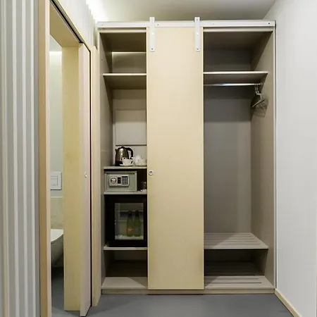Otel Hangar 4*