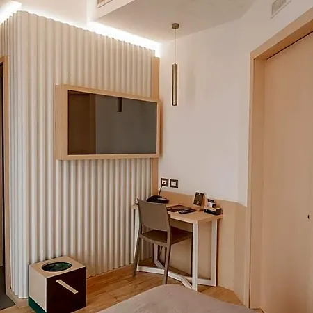 Hangar 4* Teverola